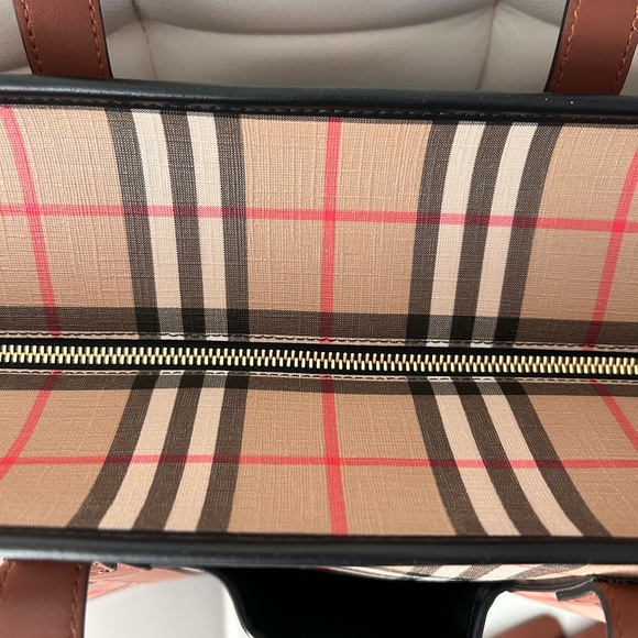 NWT! 67% off SALE!! Authentic Burberry Vintage Check Diaper Tote Bag - Picture 9 of 16